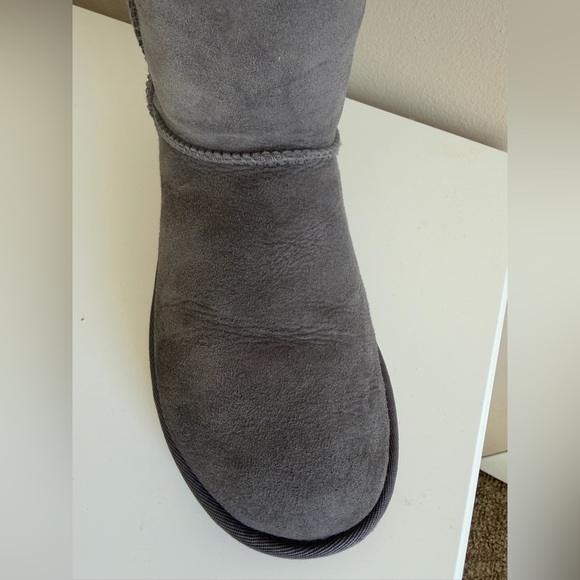 Ugg Classic Short II - Grey size 8 - Picture 12 of 13